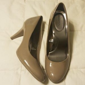 Merona nude patent leather pump